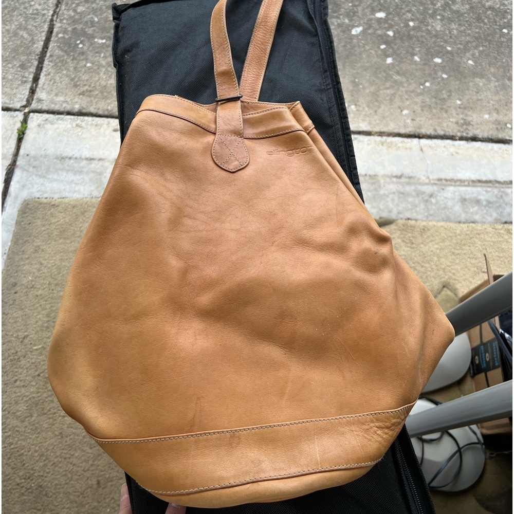 Ellington Leather Sling bag